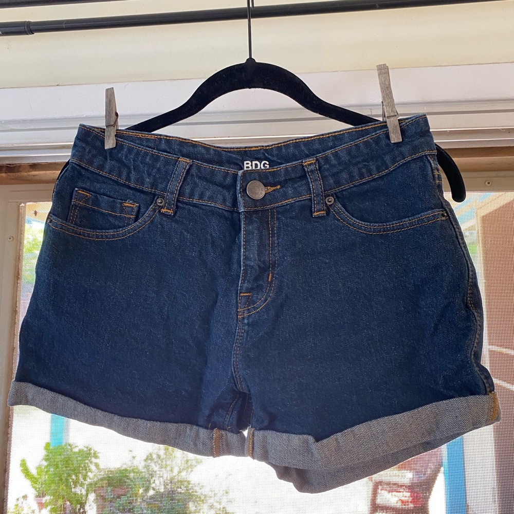 BDG High Waisted jean shorts size 26W ✨💙